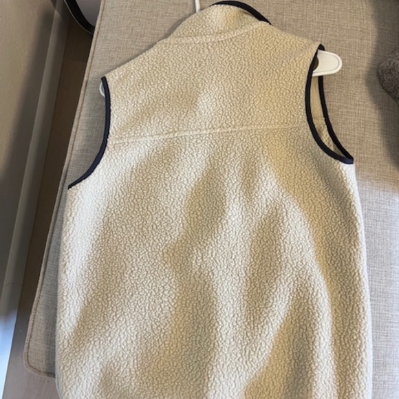 Like New - Patagonia Women's Retro Pile Fleece Vest - Picture 4 of 4
